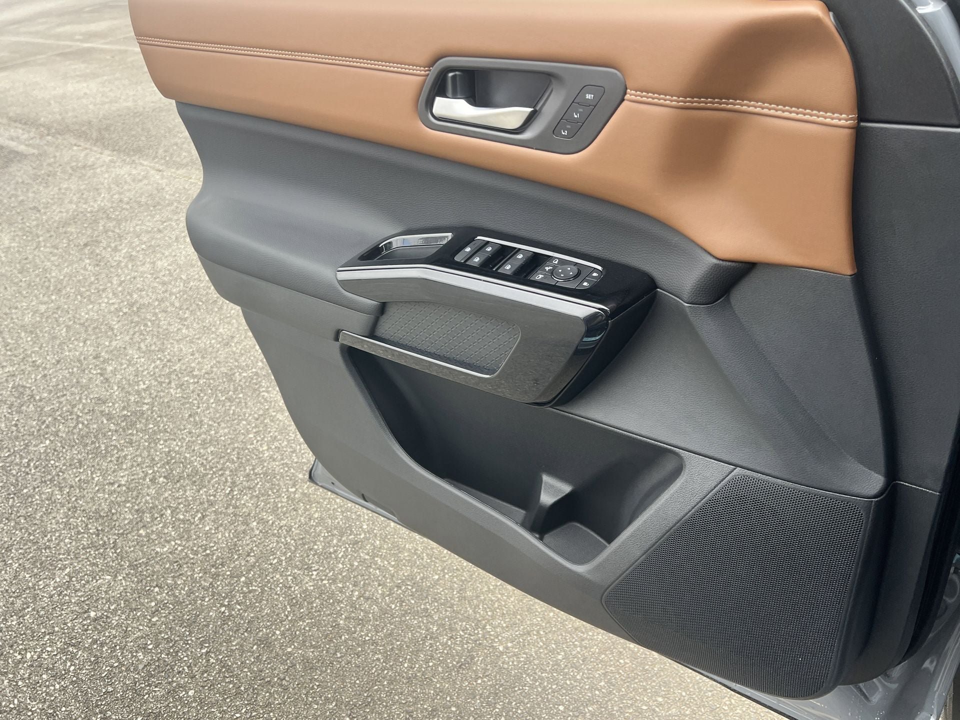 New 2026 Nissan Pathfinder Platinum FWD image 15