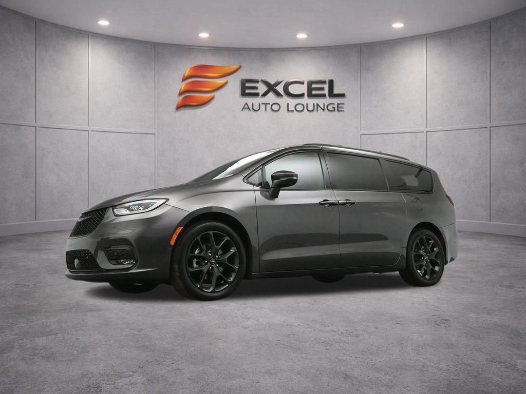 Used 2022 Chrysler Pacifica Touring-L w/ Uconnect Theater Family Group image 43