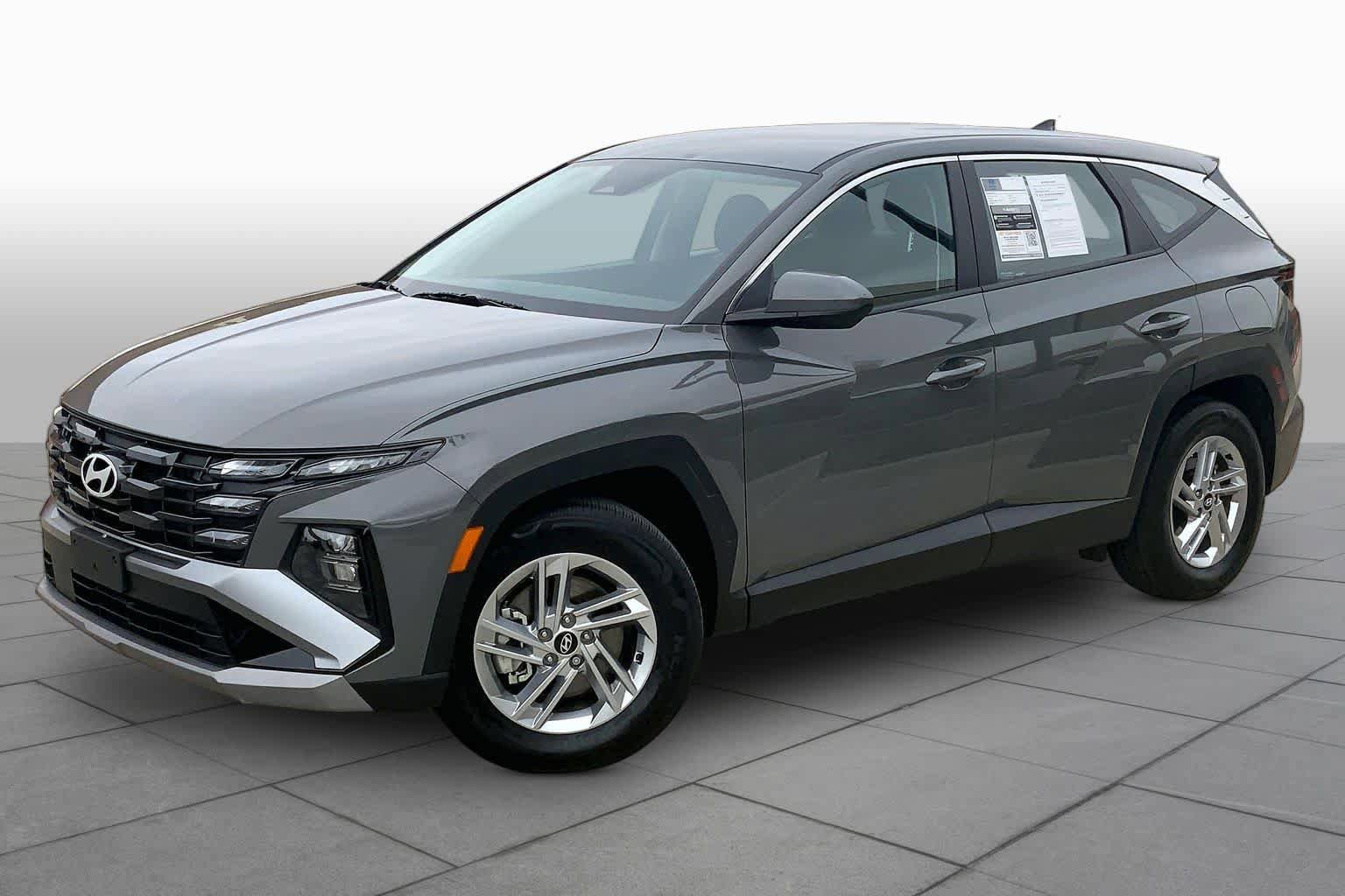 Used 2025 Hyundai Tucson SE FWD image 1