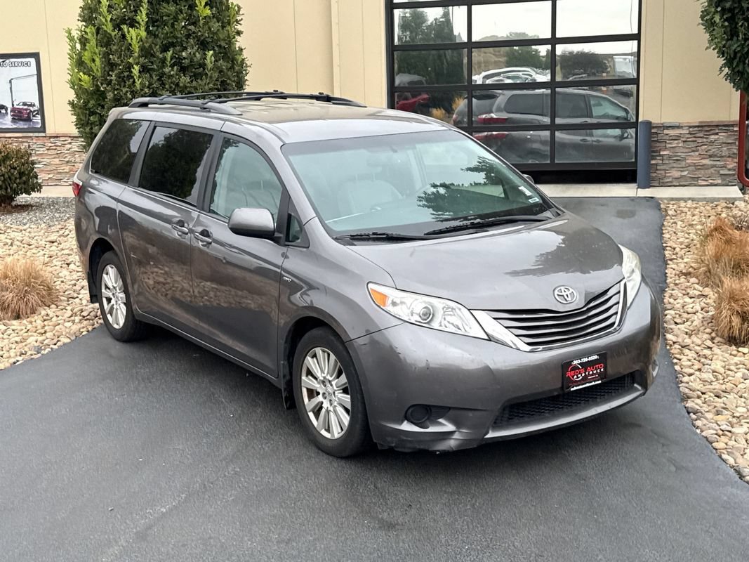 Used 2017 Toyota Sienna LE AWD/4WD image 6