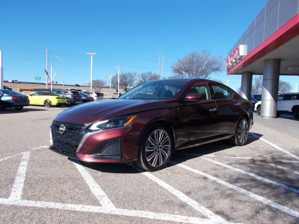Used 2024 Nissan Altima 2.5 SL image 2