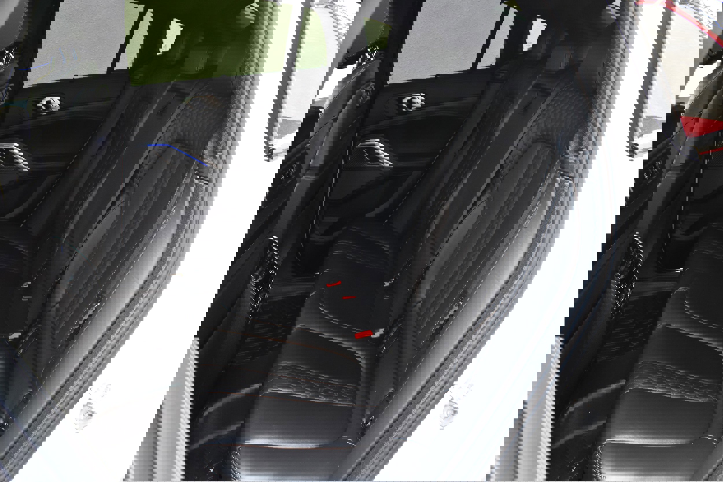 Used 2020 BMW X6 M50i w/ Executive Package image 24