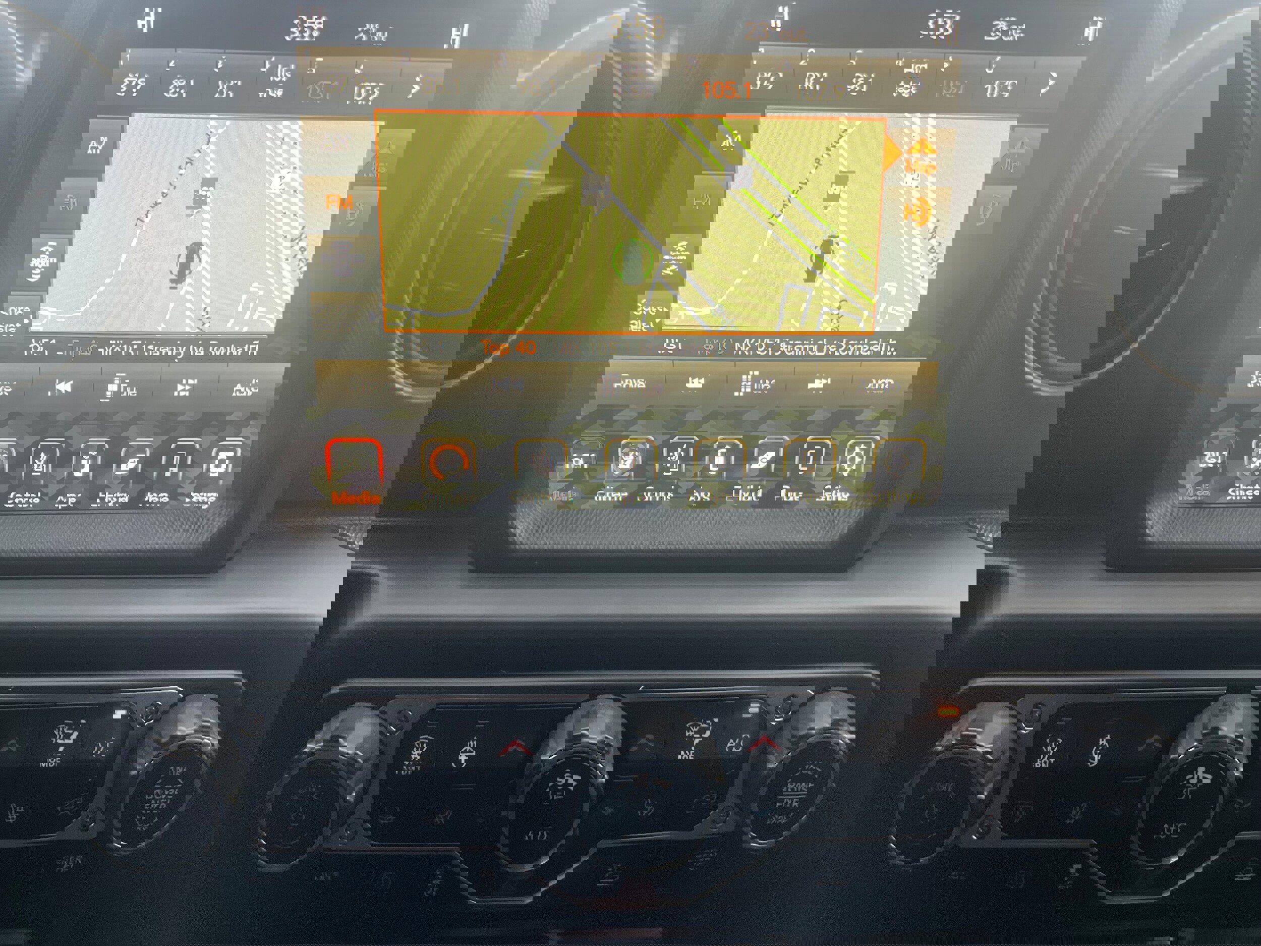 Used 2023 Jeep Wrangler Unlimited w/ Cold Weather Group image 20