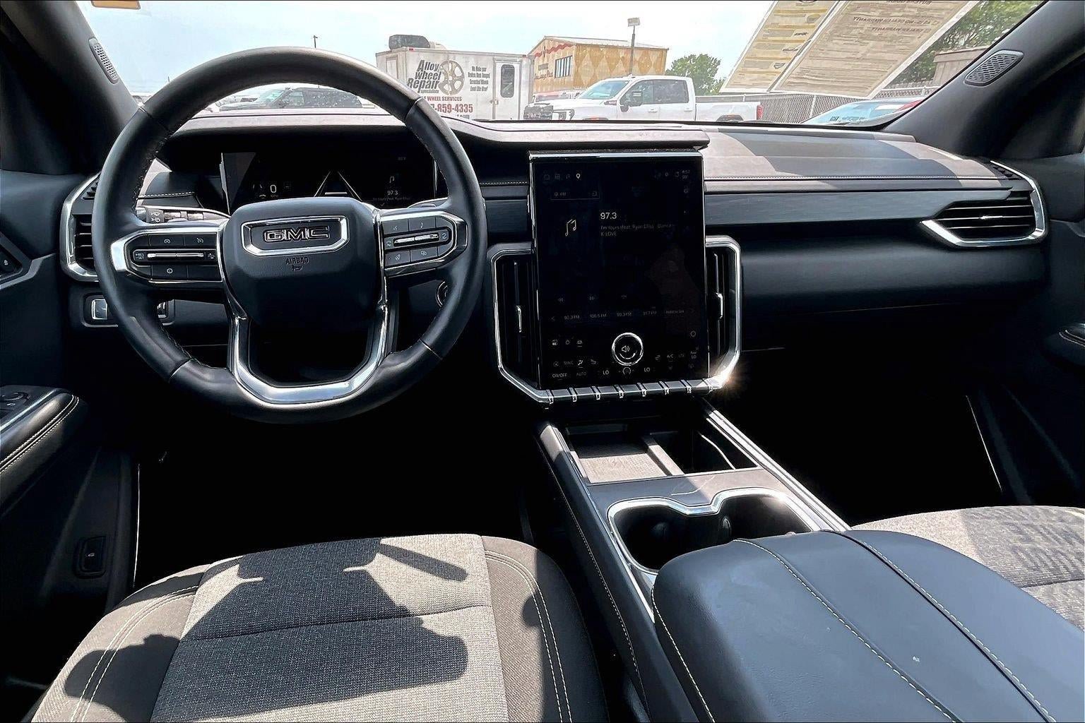 Used 2025 GMC Acadia Elevation AWD/4WD image 16