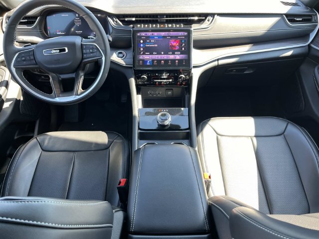 Certified 2025 Jeep Grand Cherokee Limited w/ Luxury Tech Group II RWD image 17