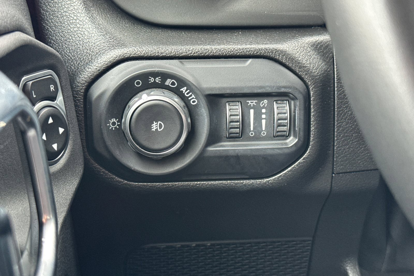 Used 2022 Jeep Wrangler Unlimited Sahara image 31