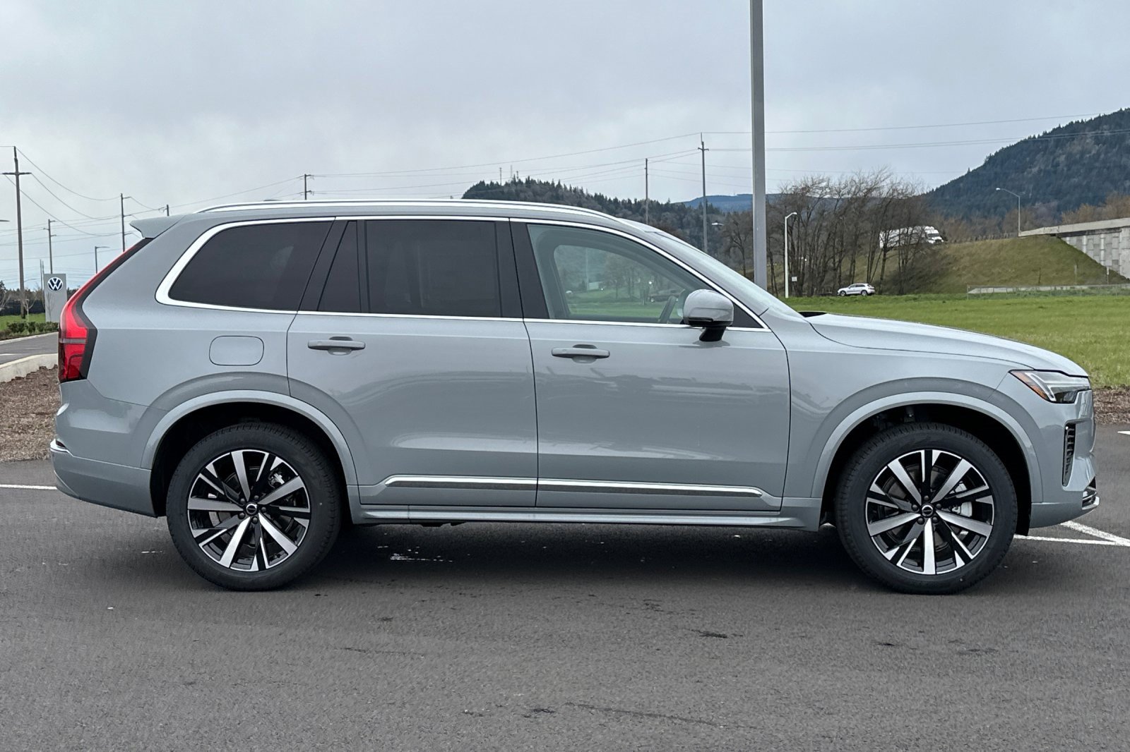 New 2025 Volvo XC90 B6 Core w/ Protection Package Premier image 2