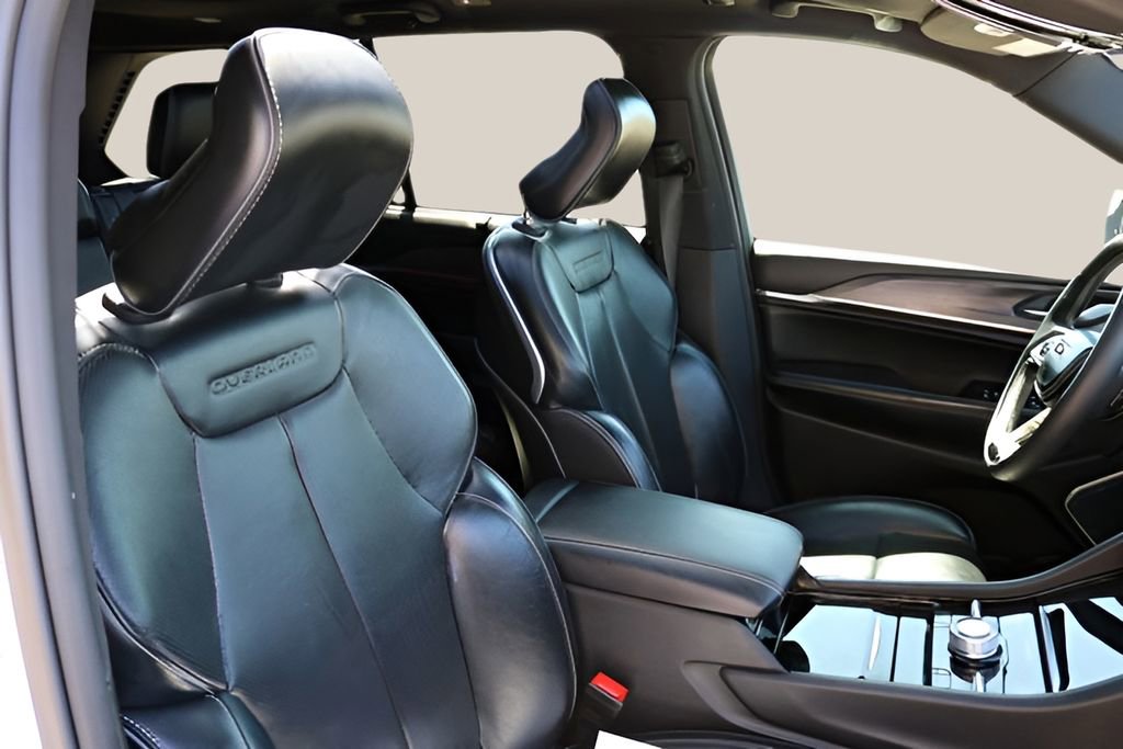 Used 2024 Jeep Grand Cherokee Overland w/ Adv Protech Group III image 19