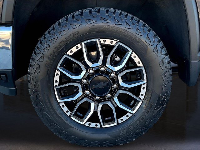 Used 2024 Chevrolet Silverado 3500 LTZ w/ LTZ Plus Package AWD/4WD image 34