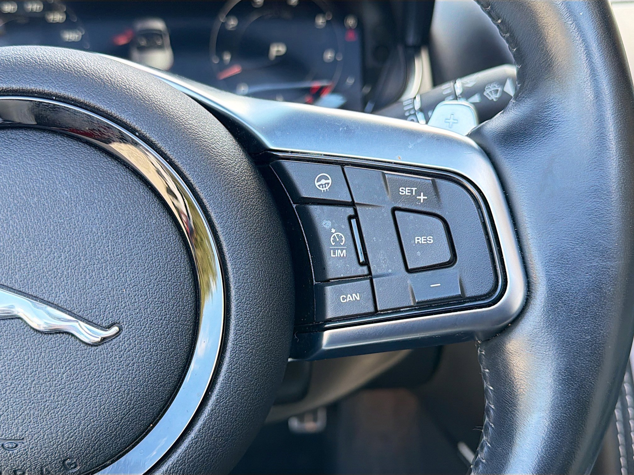 Used 2023 Jaguar F-TYPE Convertible image 33