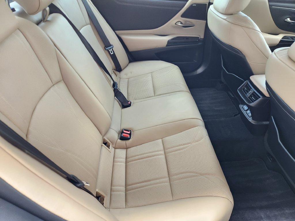 Used 2019 Lexus ES 350 Ultra Luxury w/ Accessory Package 2 FWD image 31