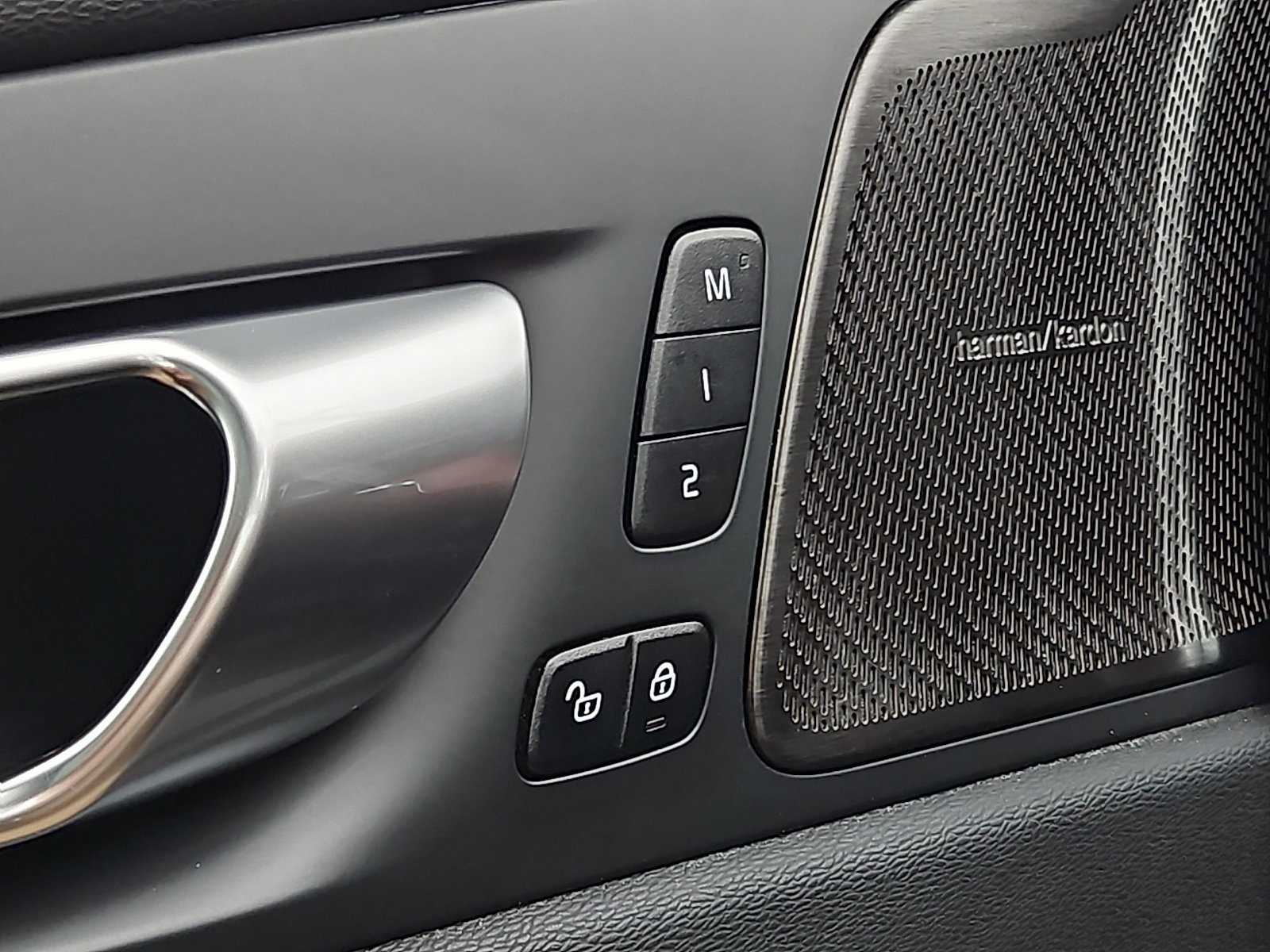 Certified 2024 Volvo XC60 B5 Ultimate w/ Climate Package image 24