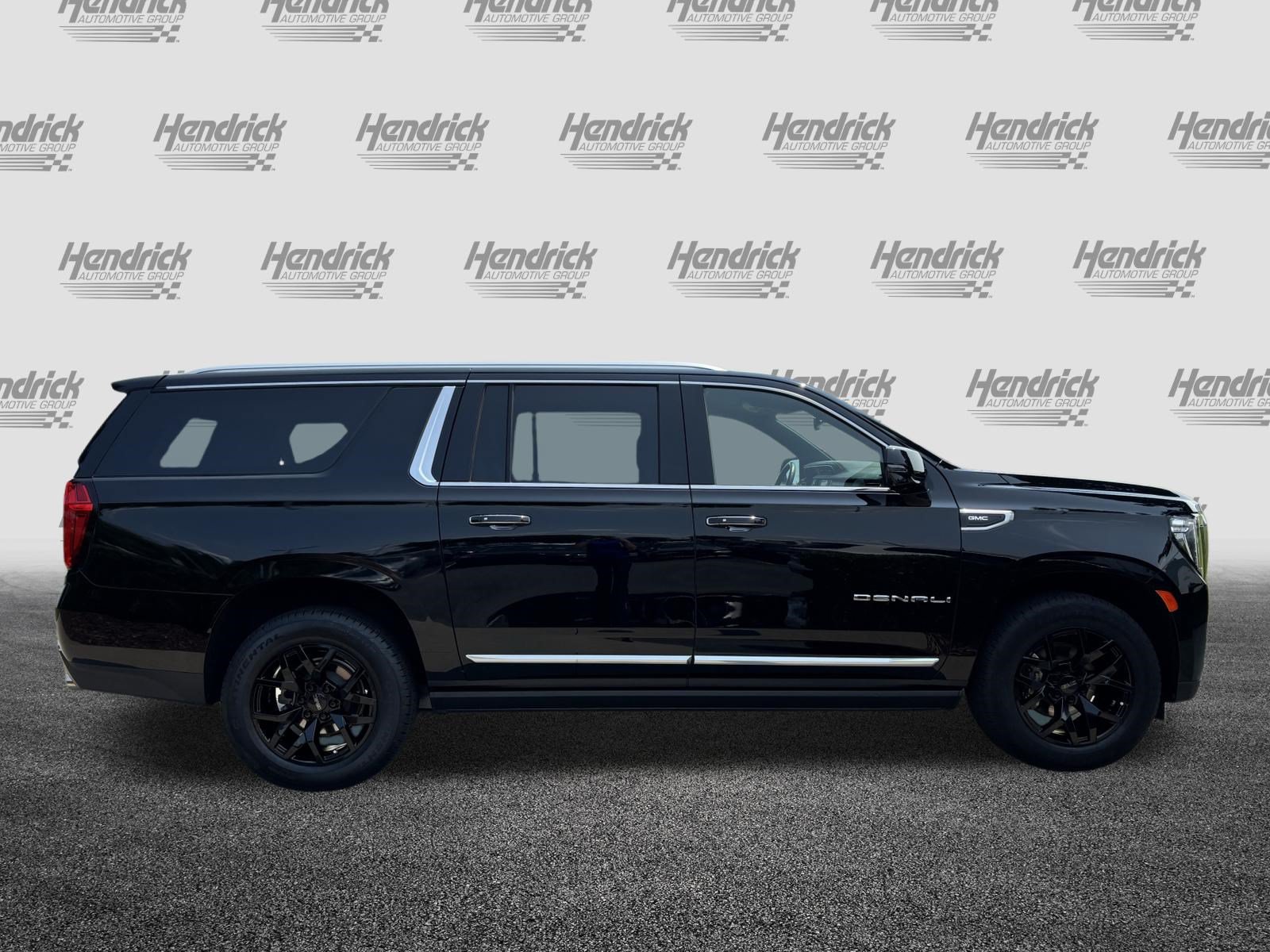 Used 2022 GMC Yukon XL Denali AWD/4WD image 11