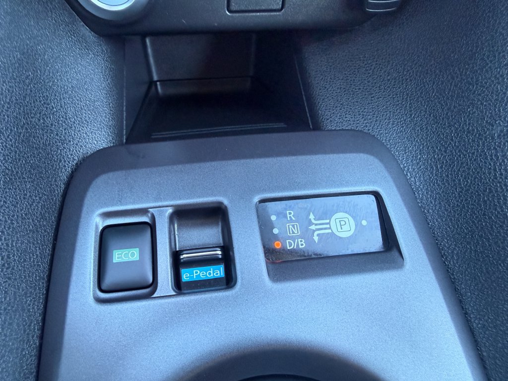 Used 2024 Nissan Leaf S FWD image 19
