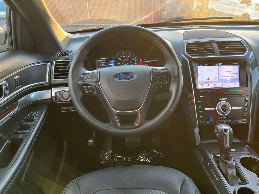 Used 2019 Ford Explorer Limited w/ Class III Trailer Tow Package FWD image 13