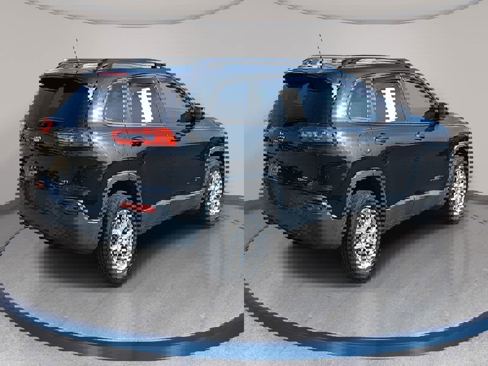 Used 2016 Jeep Cherokee Sport image 5