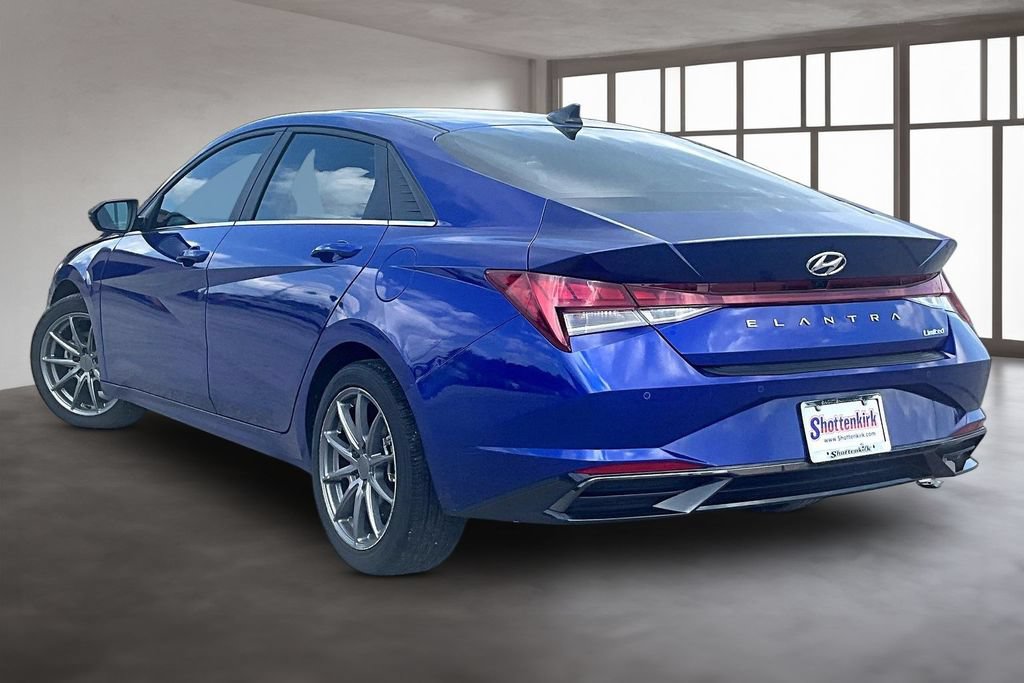Used 2023 Hyundai Elantra Limited w/ Cargo Package FWD image 4