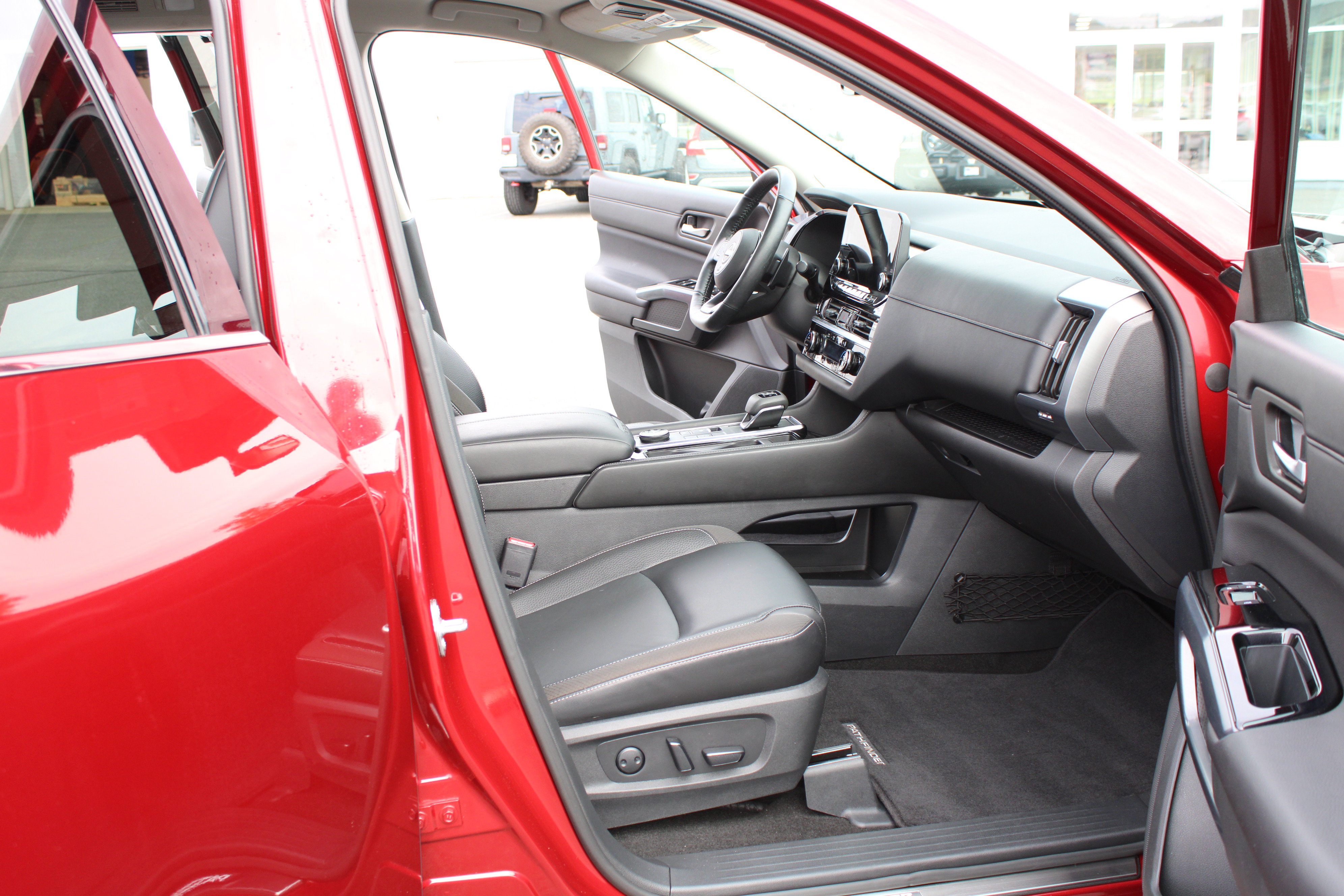 Used 2024 Nissan Pathfinder SL w/ SL Premium Package AWD/4WD image 18