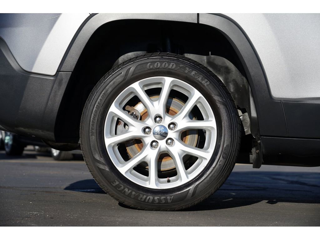 Used 2017 Jeep Cherokee Latitude image 11