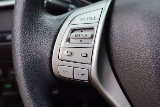Used 2016 Nissan Rogue S FWD image 11