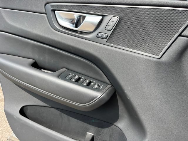 Used 2025 Volvo XC60 B5 Plus AWD/4WD image 19