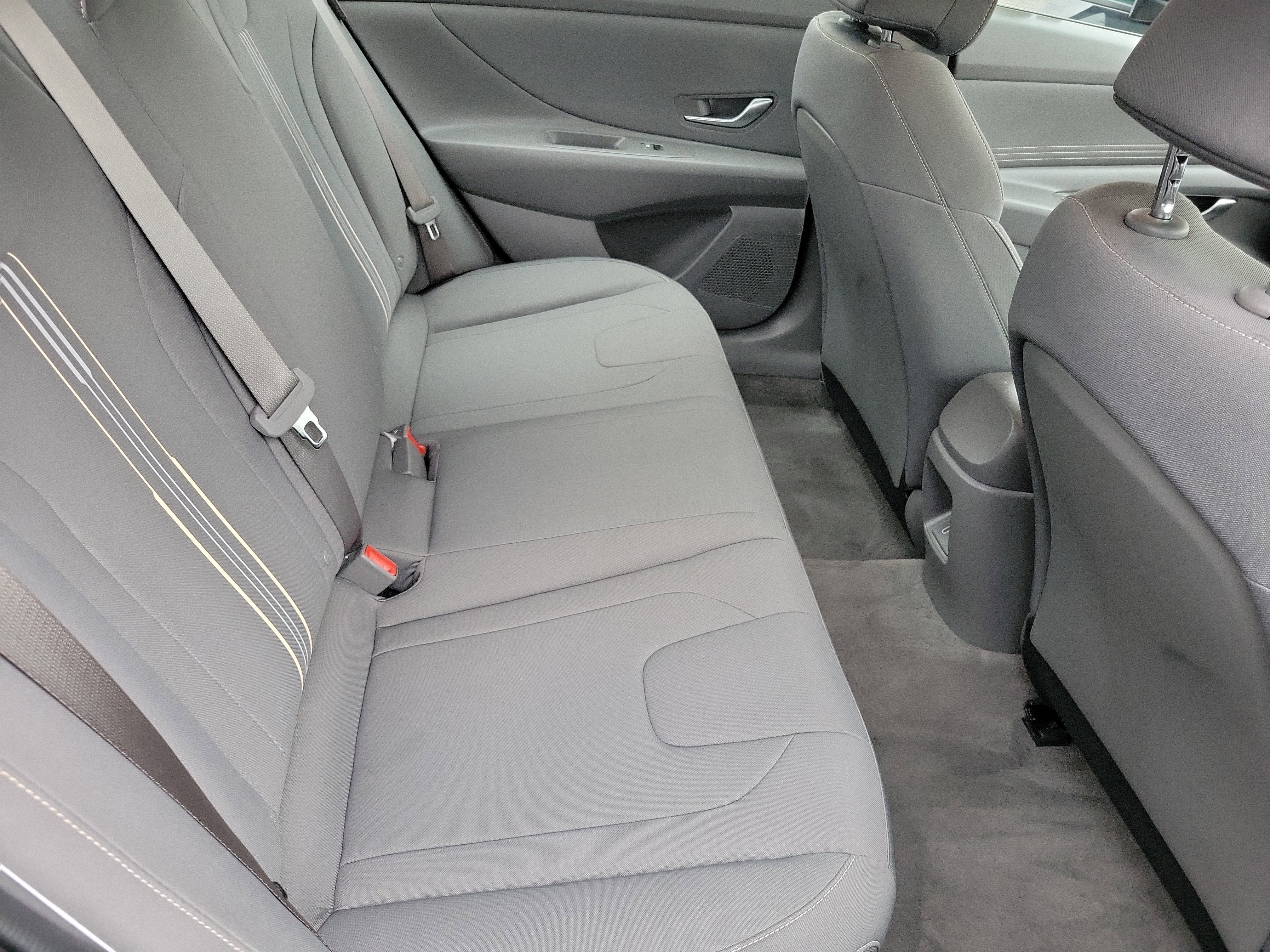 Certified 2025 Hyundai Elantra SEL FWD image 24