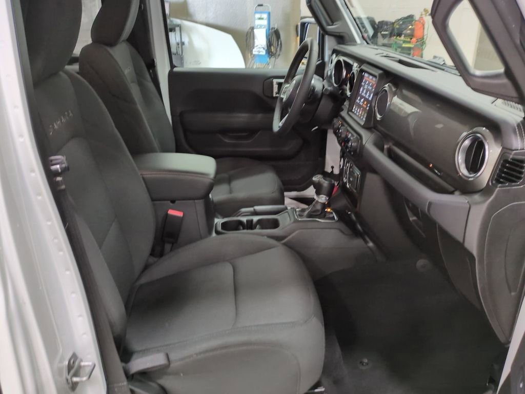 Used 2023 Jeep Wrangler Sahara image 9