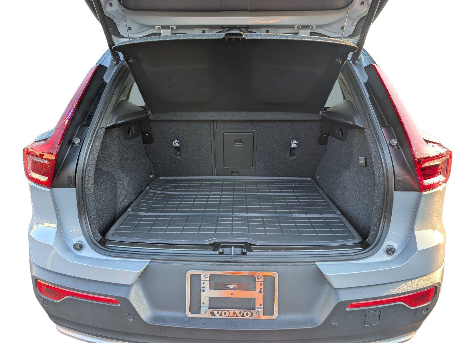 Used 2024 Volvo XC40 B5 Plus w/ Protection Package Premier AWD/4WD image 6
