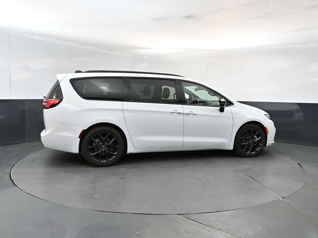 Used 2025 Chrysler Pacifica Limited FWD image 6