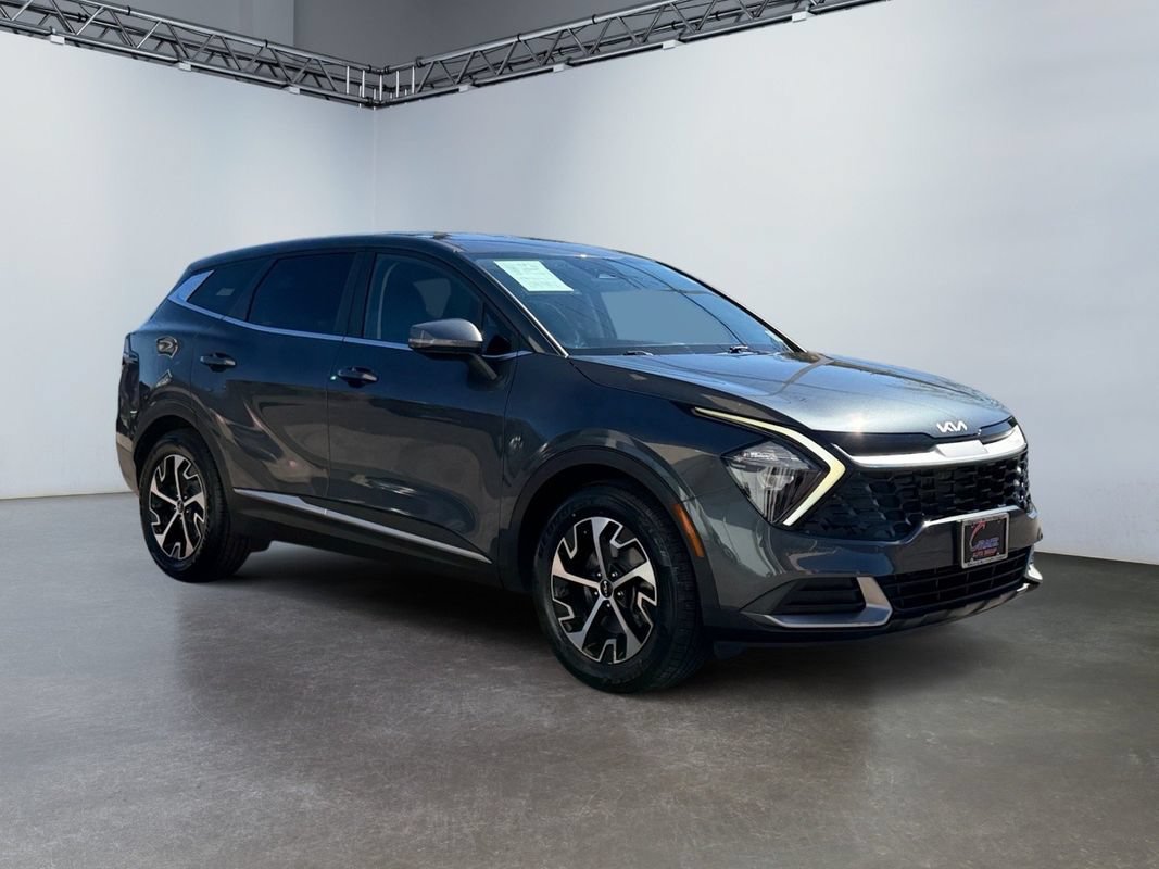 Used 2023 Kia Sportage EX FWD image 3