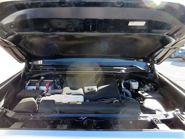 Used 2024 Toyota Tundra Limited w/ Power Package image 7