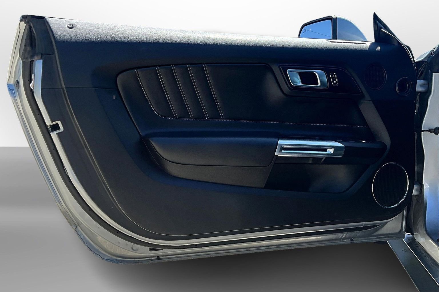 Used 2022 Ford Mustang Premium image 25