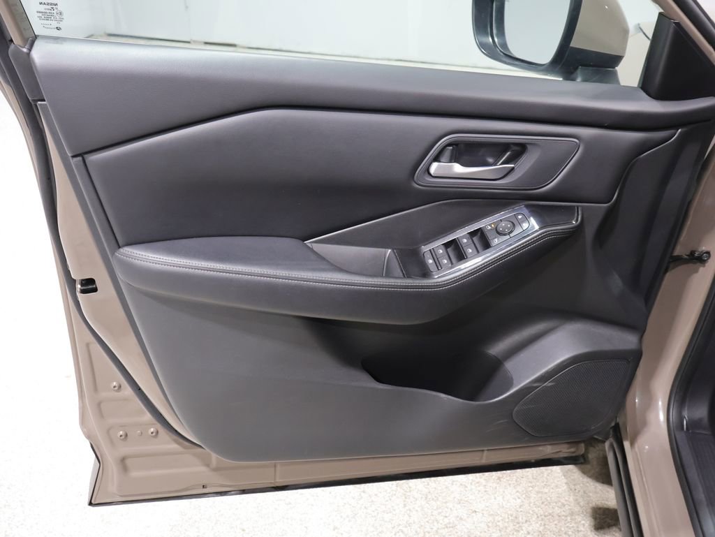 Used 2025 Nissan Rogue SV AWD/4WD image 13
