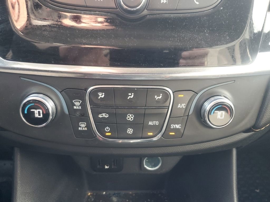 Used 2021 Chevrolet Traverse LS image 19