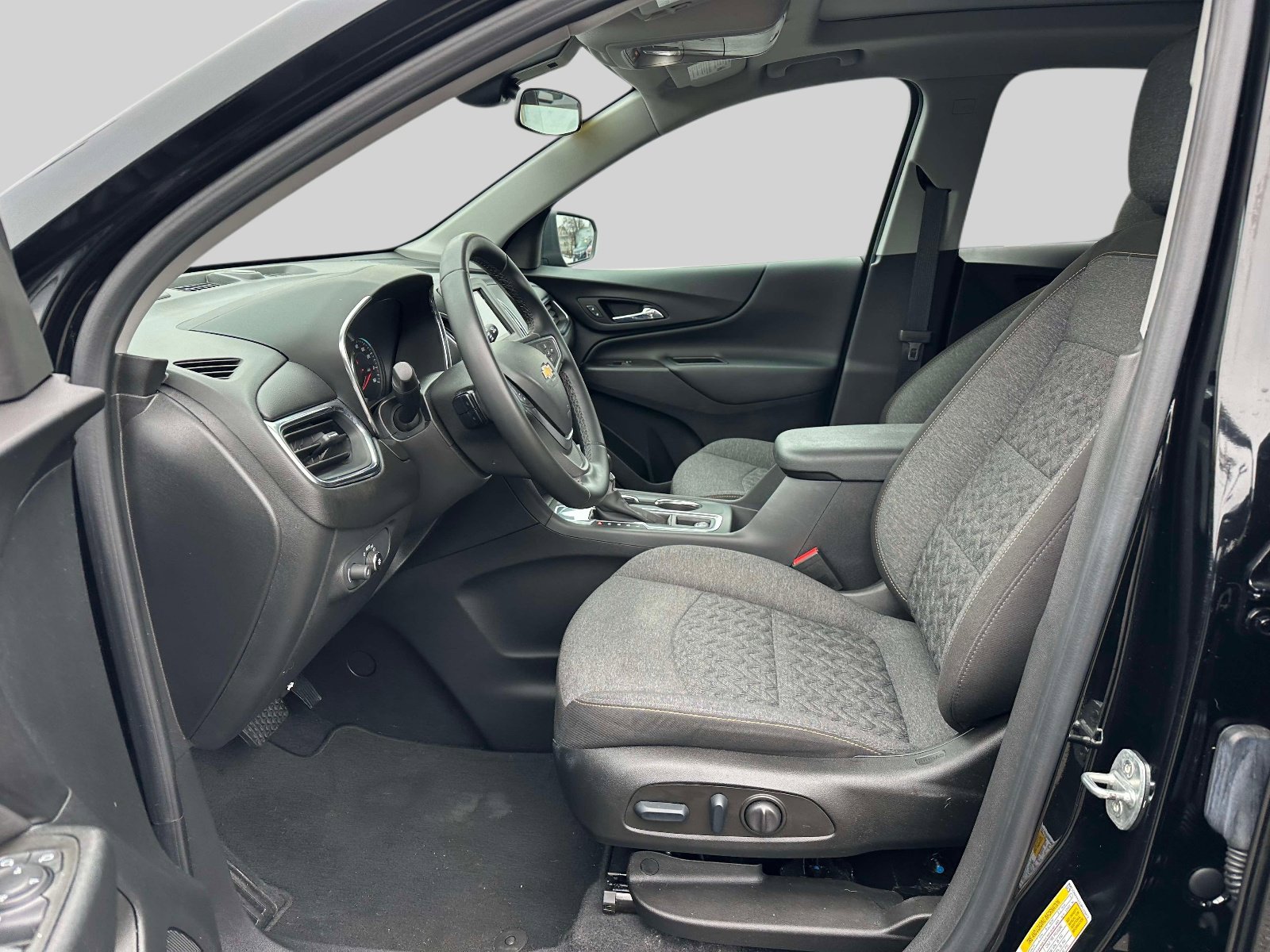 Used 2023 Chevrolet Equinox LT image 14