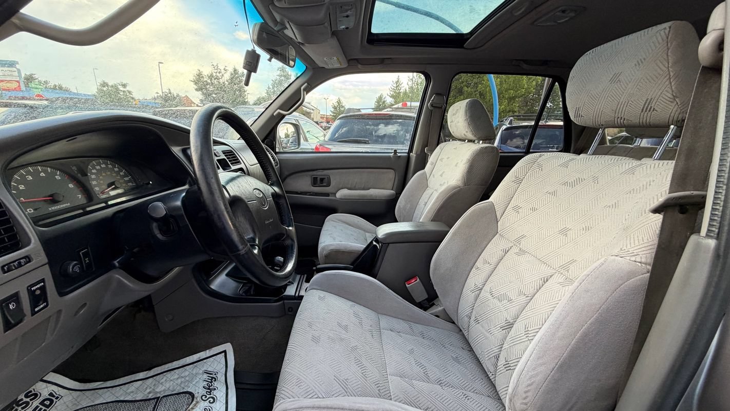 Used 2001 Toyota 4Runner SR5 AWD/4WD image 6