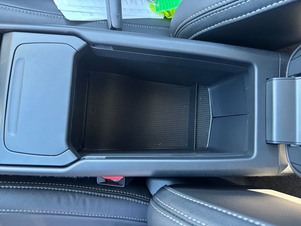 Certified 2025 Volvo XC40 B5 Ultra w/ Protection Package image 30