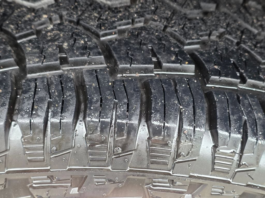 Used 2018 Chevrolet Silverado 1500 Custom w/ Custom Value Package AWD/4WD image 15