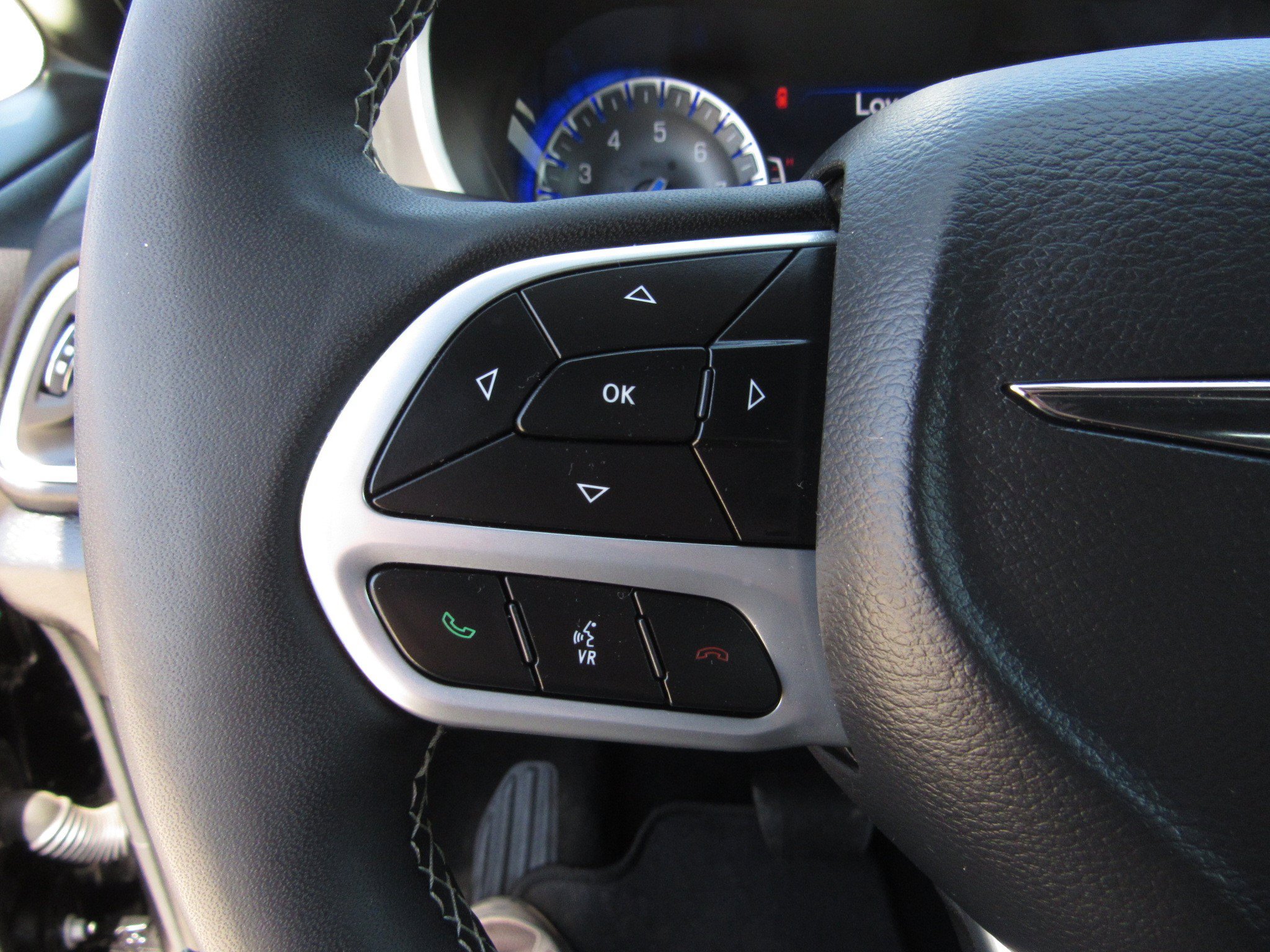Used 2025 Chrysler Pacifica Select FWD image 26