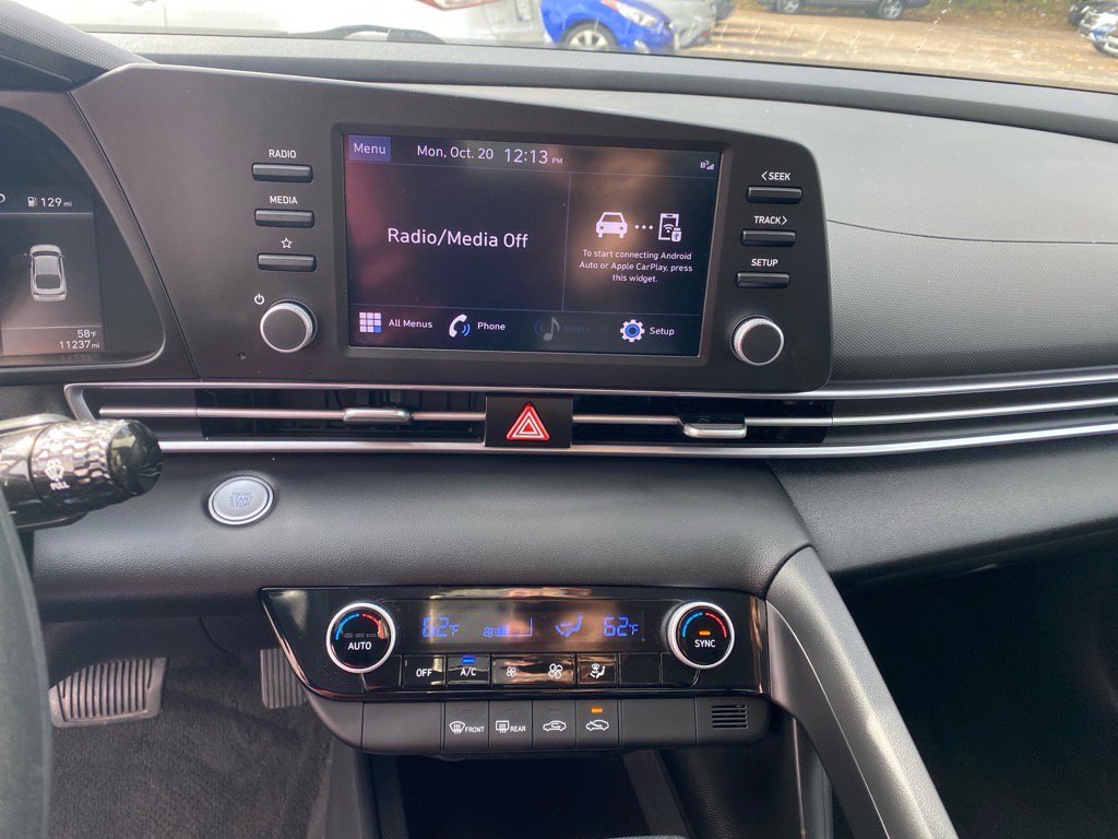 Used 2023 Hyundai Elantra SEL image 11