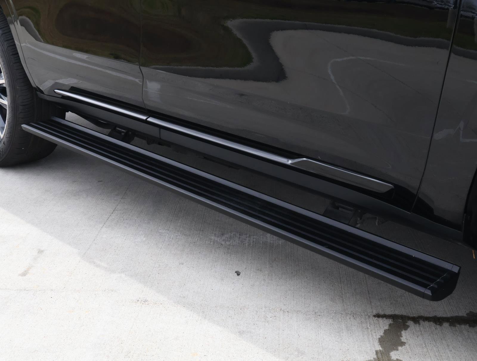 Certified 2023 Cadillac Escalade Sport w/ Touring Package image 14