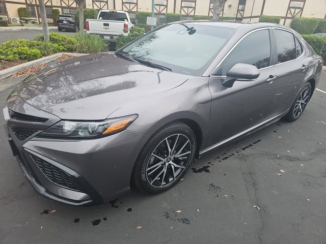 Used 2022 Toyota Camry SE image 8