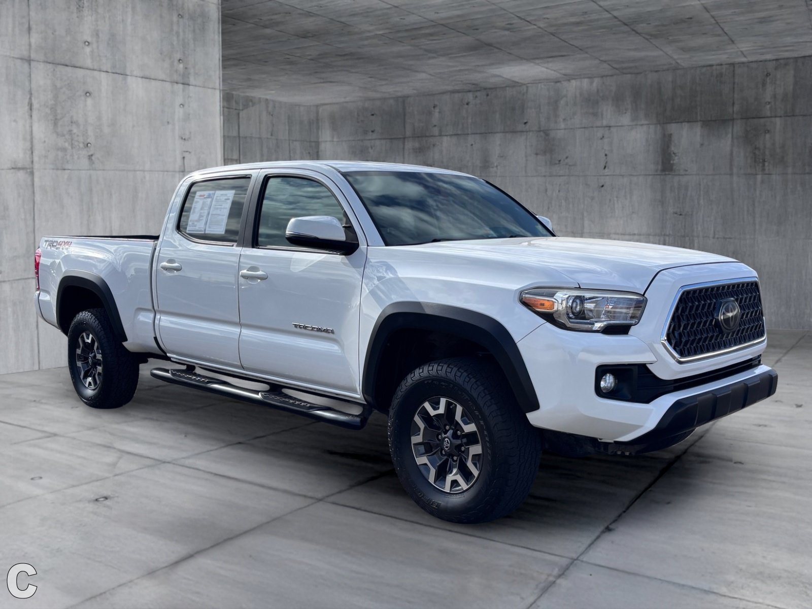 Used 2019 Toyota Tacoma TRD Off-Road w/ Technology Package AWD/4WD image 9