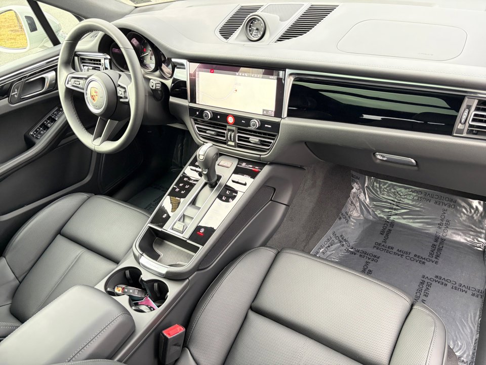 Certified 2026 Porsche Macan image 18