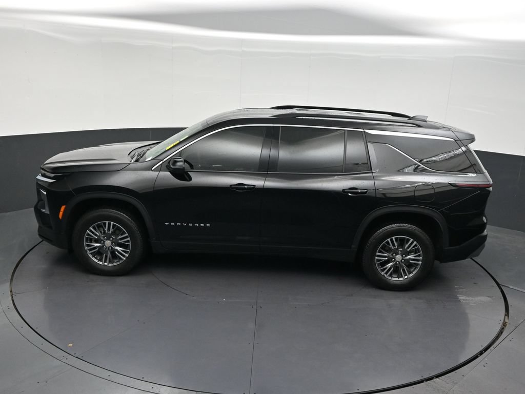 Used 2026 Chevrolet Traverse LT FWD image 19