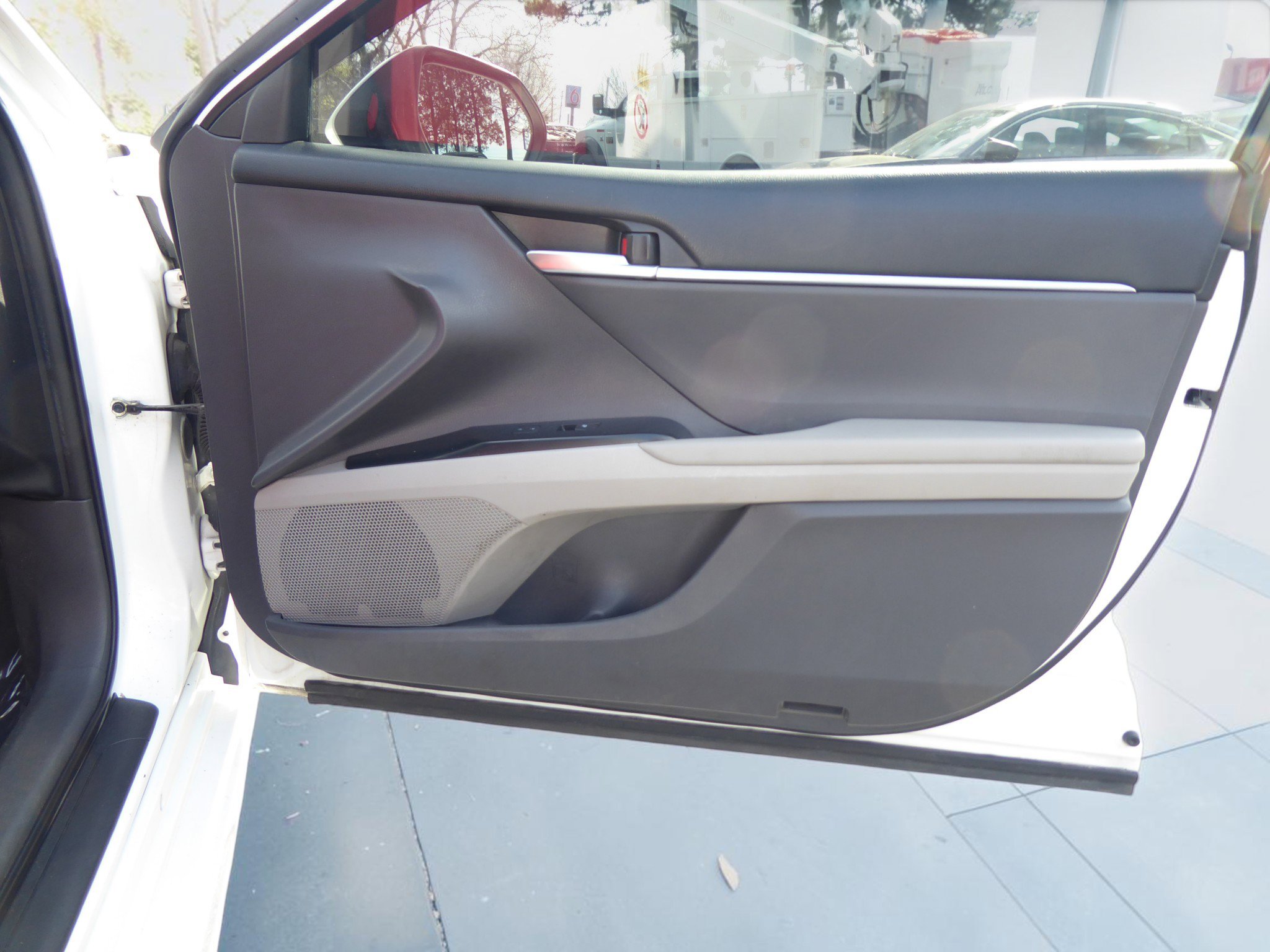 Used 2018 Toyota Camry SE FWD image 20