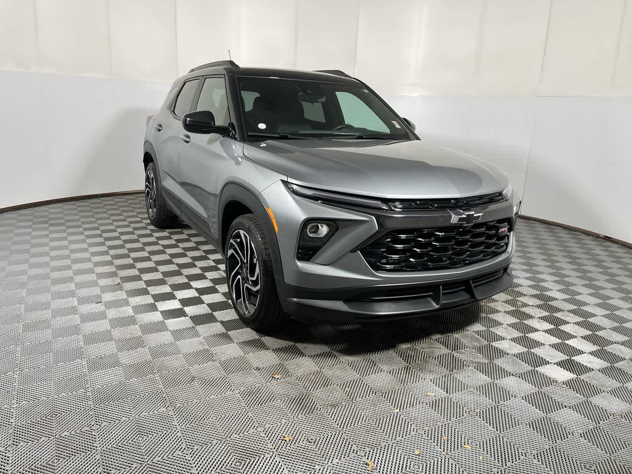 Used 2024 Chevrolet TrailBlazer RS w/ Driver Confidence Package AWD/4WD image 2