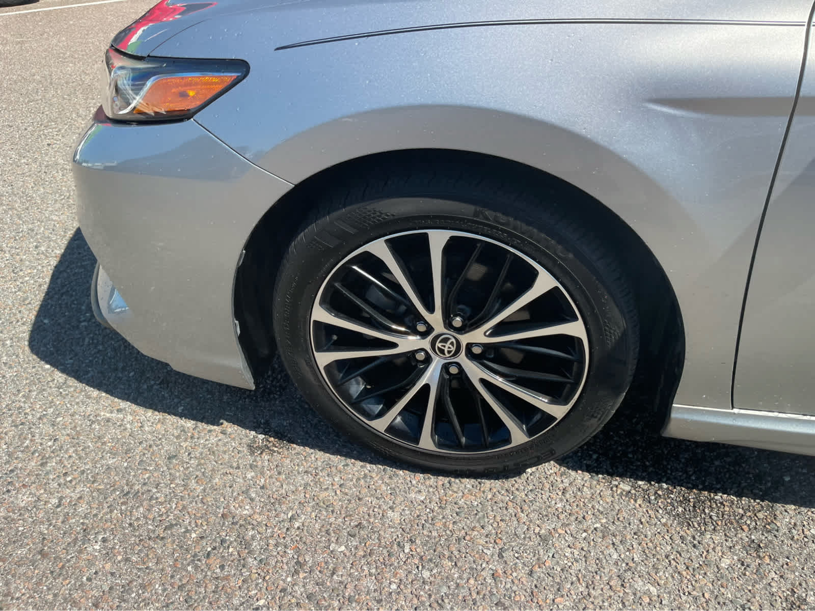 Used 2020 Toyota Camry SE FWD image 9