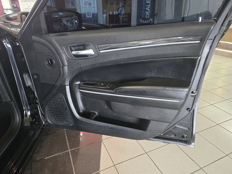 Used 2022 Chrysler 300 Touring L image 12