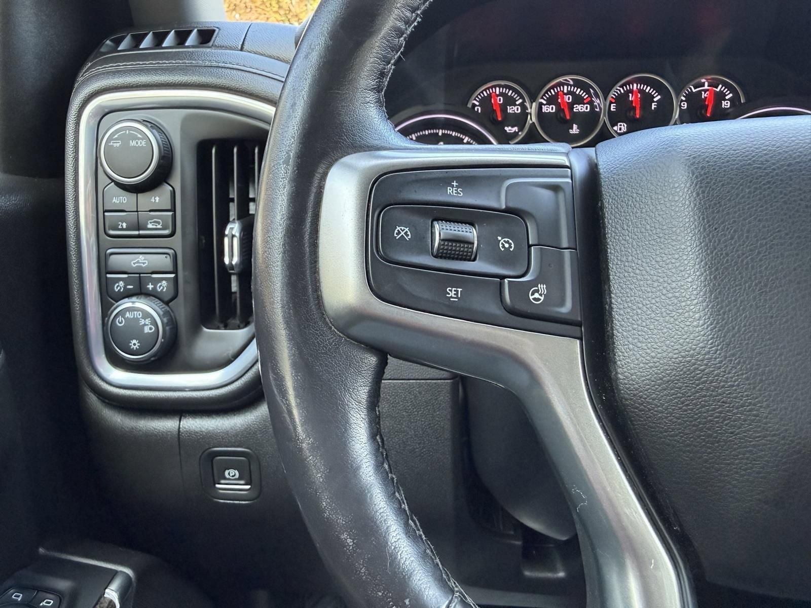 Used 2021 Chevrolet Silverado 1500 LT image 32